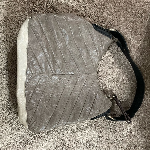 Guess Should Bag in earth tones - Picture 4 of 5